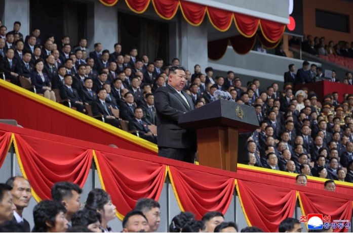 김정은 북한 국무위원장이 참석한 가운데 노동당 창건 80주년 경축행사가 9일 평양 능라도 5월1일경기장에서 진행됐다고 조선중앙통신이 10일 보도했다. [사진 평양 조선중앙통신=연합뉴스]