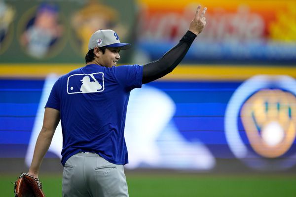 로버츠 감독은 오타니에게 꾸준한 접근을 강조했다. 사진= AP= 연합뉴스 제공