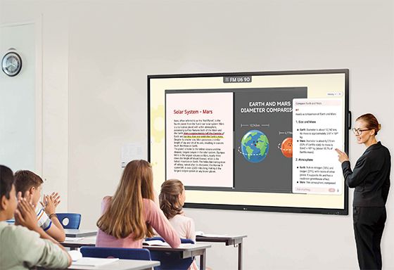 LG 전자칠판 신제품(모델명 TR3DQ)은 대형언어모델(LLM) 기반으로 질문에 답해주는 ‘AI 챗봇(Ask LG)’ 기능을 제공한다.