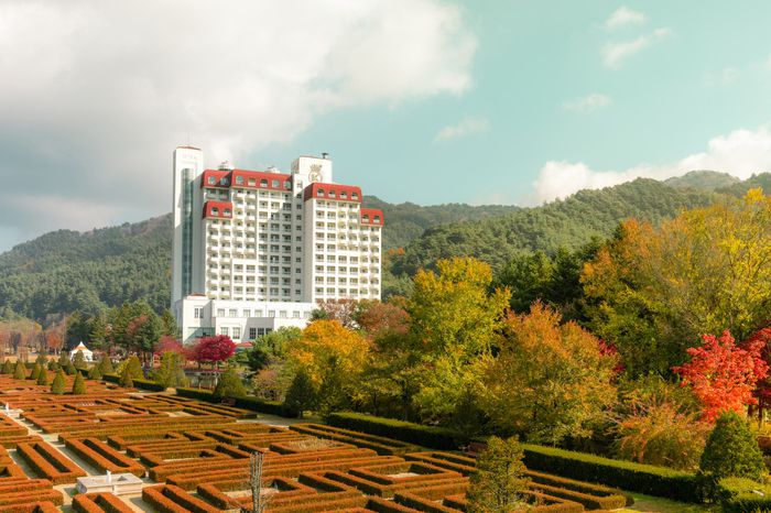 켄싱턴호텔 평창 켄싱턴 프렌치 가든의 가을 전경 / 사진 = 이랜드파크 켄싱턴호텔앤리조트