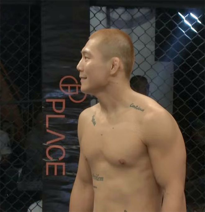 Road to UFC 시즌2 준결승 김상원이 2025년 10월 서울특별시 섬유센터 이벤트홀 TFC 21 코-메인이벤트 승리 후 기뻐하고 있다. 사진=Top Fighting Championship