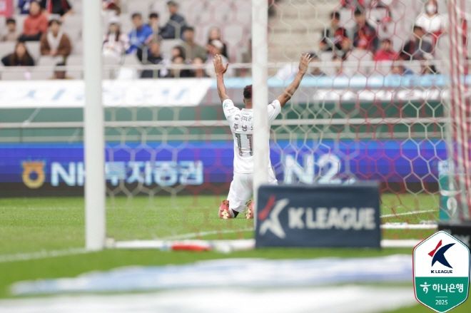 포항 스틸러스 데뷔골을 터뜨린 주닝요. 사진=한국프로축구연맹