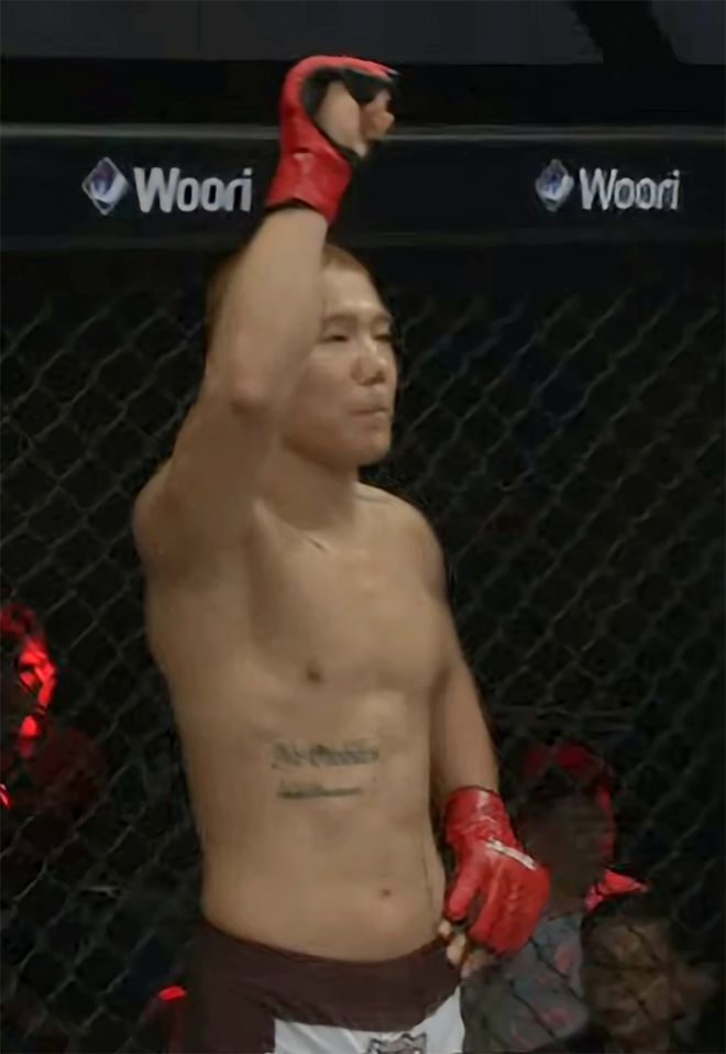 Road to UFC 시즌2 준결승 김상원이 2025년 10월 서울특별시 섬유센터 이벤트홀 TFC 21 코-메인이벤트 출전 선수로 소개받고 있다. 사진=Top Fighting Championship