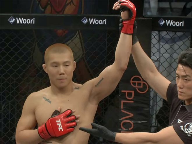 Road to UFC 시즌2 준결승 김상원이 2025년 10월 서울특별시 섬유센터 이벤트홀 TFC 21 코-메인이벤트 승리 선언을 받고 있다. 사진=Top Fighting Championship