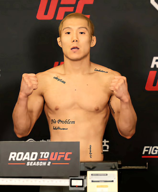 김상원이 2023년 5월 중국 상하이 Road to UFC 시즌2 페더급 토너먼트 준준결승 계체를 통과하고 있다. 사진=TKO