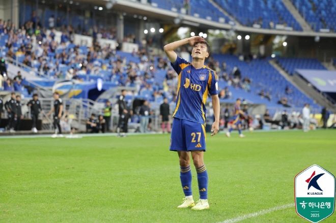 이청용은 10월 18일 광주 FC전에서 팀의 두 번째 골을 터뜨린 뒤 ‘골프 세리머니’를 했다. 사진=한국프로축구연맹
