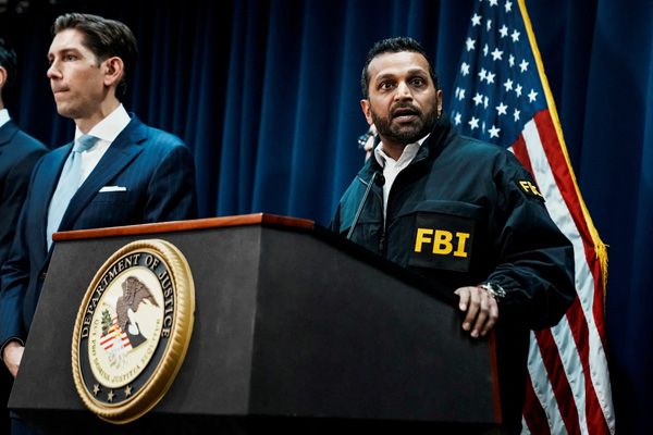 캐시 파텔 FBI 국장이 브리핑을 하고 있다. 사진=  REUTERS= 연합뉴스 제공