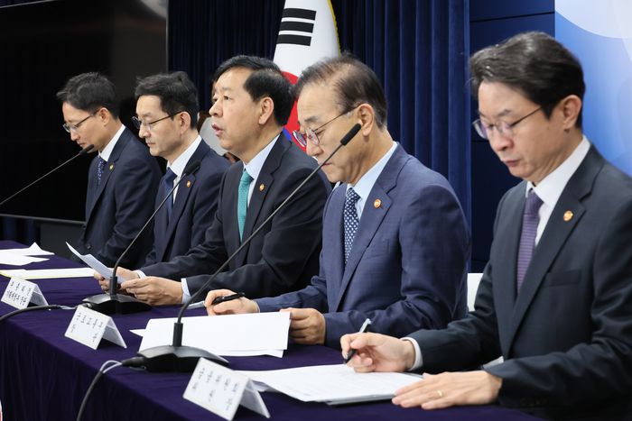 구윤철 부총리 겸 기획재정부 장관이 지난 15일 서울 종로구 정부서울청사에서 주택시장 안정화 대책 관계부처 합동브리핑을 하고 있다. [사진=연합뉴스]