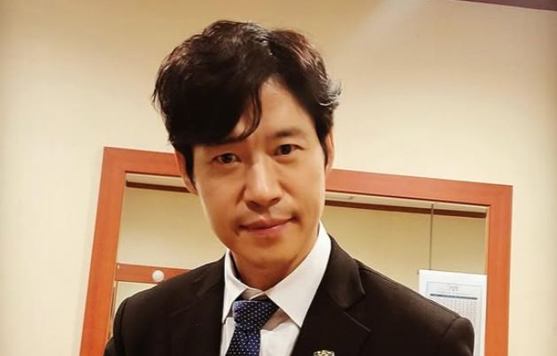 배우 유준상이 공연 중 아찔했던 순간을 털어놨다. [사진출처 = 유준상 인스타그램]