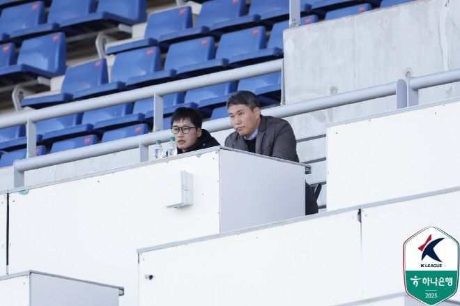 이정효 광주 FC 감독(사진 왼쪽). 사진=한국프로축구연맹