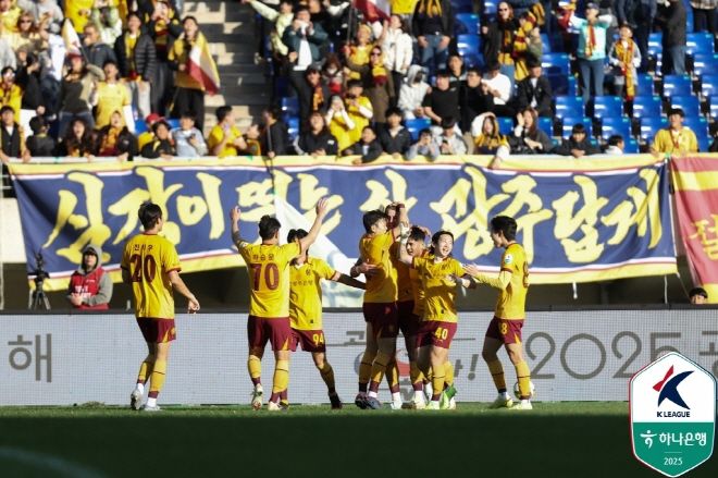기뻐하는 광주 FC 선수들. 사진=한국프로축구연맹