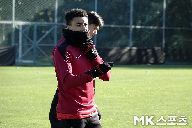 김진수와 팀 리더 역할을 하는 FC 서울 주장 제시 린가드. 사진=이근승 기자