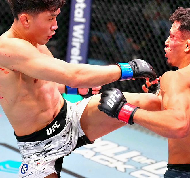 RTU 시즌2 밴텀급 우승자 이창호가 2025년 11월 미국 네바다주 엔터프라이즈 UFC on ESPN+ 121 제6경기에서 라이트급 출신 티머시 앙헬 쿠암바를 발로 차고 있다. 사진=TKO