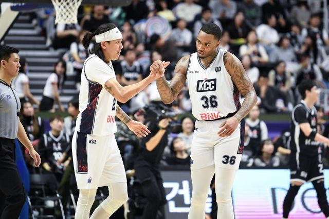 롱은 공격 리바운드만 무려 11개를 잡아내는 등 맹활약했다. 사진=KBL 제공