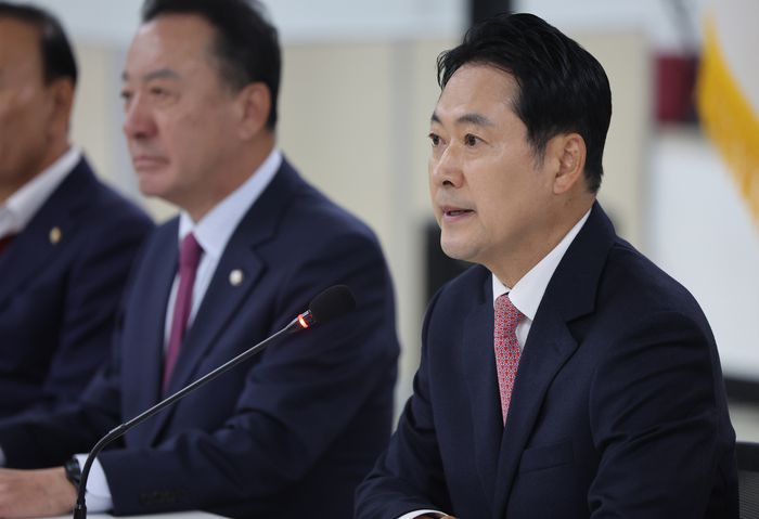 민의힘 장동혁 대표가 10일 청주시 국민의힘 충북도당 사무실에서 열린 최고위원회의에서 발언하고 있다. [연합뉴스]