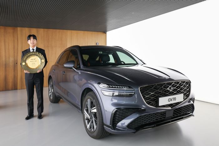 제네시스 대상 등 5관왕을 차지한 옥태훈이 포즈를 취하고 있다. KPGA