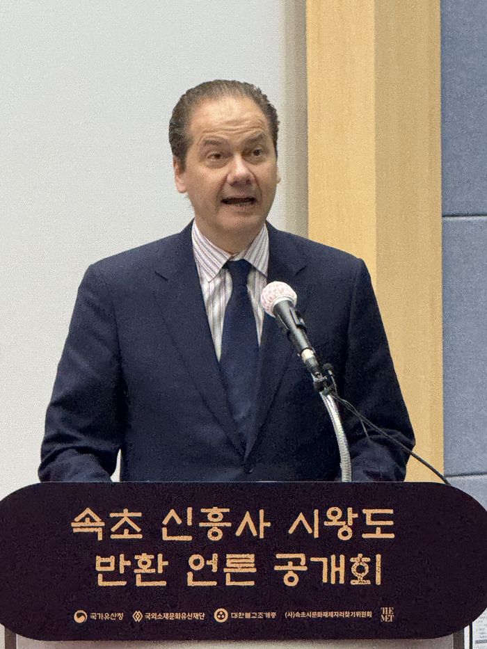 맥스 홀라인 미국 메트로폴리탄미술관 관장이 14일 신흥사 시왕도 반환 언론공개회 참석해 발언하고 있다. <이향휘 기자>