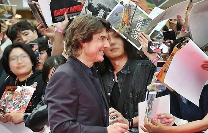 마이바흐 대신 카니발을 이용한 톰 크루즈 [사진출처=연합뉴스]