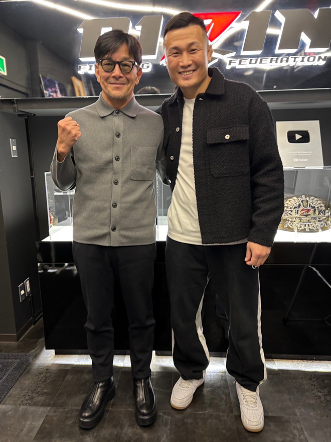 사카키바라 노부유키 대표는 2024년 크리스마스 이틀 전 ‘코리안 좀비’ 정찬성의 라이진 본사 방문을 공개했다. “선수 은퇴 후 대한민국에서 종합격투기대회 ZFN을 열어 큰 성공을 거두고 있는 만큼 앞으로 협력을 기대한다”고 밝혔다. 사진@nobu_sakakibara