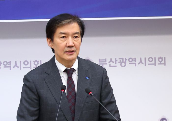 조국혁신당 대표 선거에 단독 출마한 조국 전 비상대책위원장이 21일 오전 부산 연제구 부산시의회에서 열린 전당대회 당 대표 및 최고위원 후보 기자회견에서 발언하고 있다. [연합뉴스]