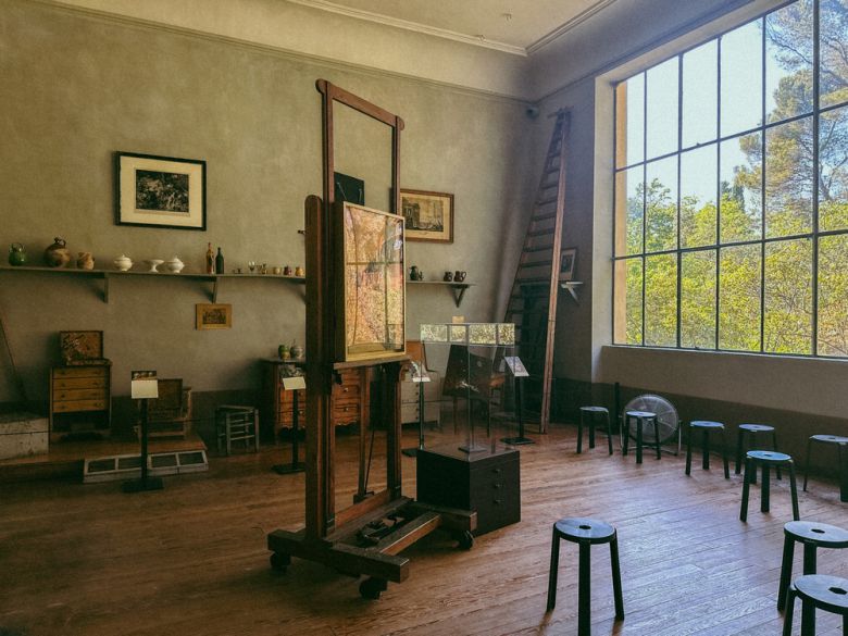 세잔의 마지막 작업실 아틀리에 데 로브 내부.