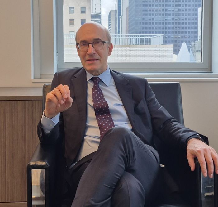 케네스 로고프 하버드대 경제학과 교수가 최근 미국 뉴욕 맨해튼 한 사무실에서 매일경제와 인터뷰하며 미국과 글로벌 경제에 대한 전망과 리스크에 대해 입장을 밝히고 있다. [뉴욕 = 임성현 특파원]