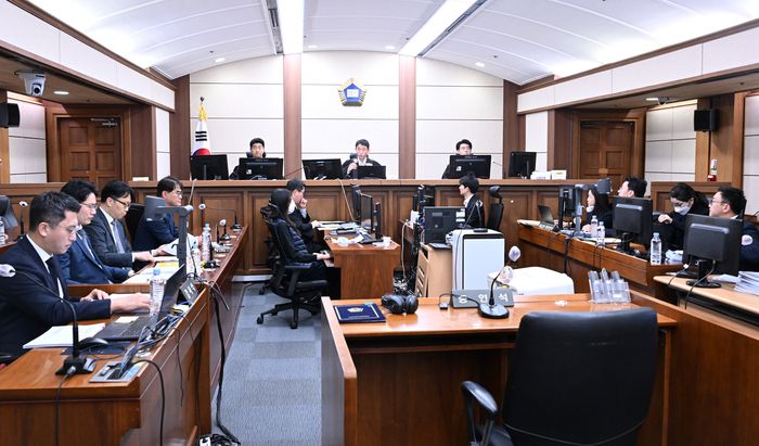 3일 서울 서초구 서울중앙지방법원에서 김건희씨의 자본시장법 위반 혐의 결심 공판이 열리고 있다. [공동취재단, 연합뉴스]