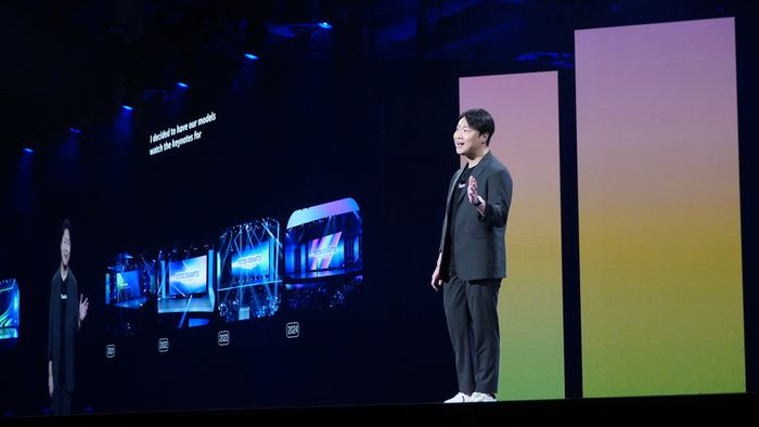 이재성 트웰브랩스 대표가 4일(현지시간) ‘AWS 리인벤트 2025’에서 기조연설을 하고 있다. [사진 = 아마존웹서비스]