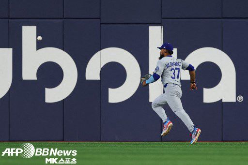 테오스카 에르난데스는 수비에서 한계를 드러냈다. 사진=ⓒAFPBBNews = News1