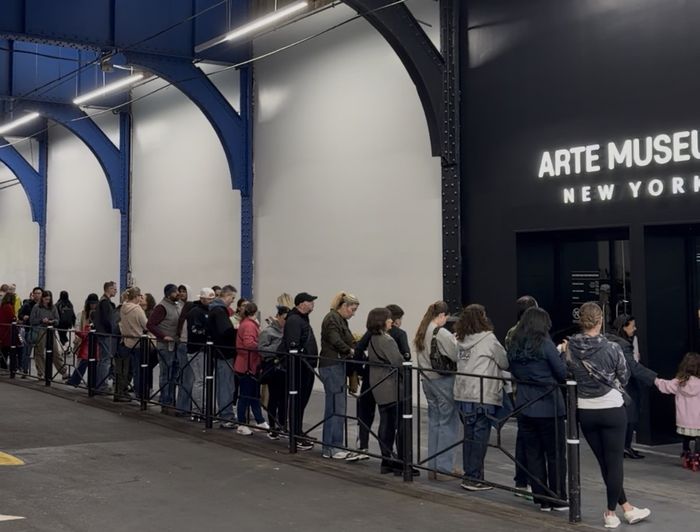 아르떼뮤지엄 뉴욕 입장 대기 줄/사진=디스트릭트 제공