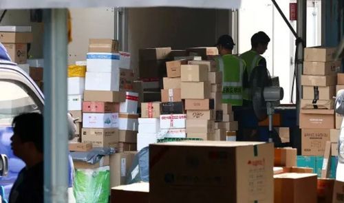 택배 물류센터에서 노동자들이 분류작업을 하고 있다. [사진 = 연합뉴스]