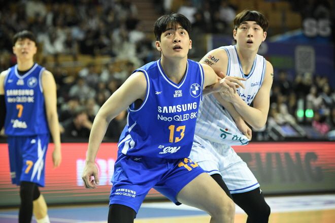 서울 삼성에서 고양 소노로 향하게 된 차민석(사진 왼쪽). 사진=KBL