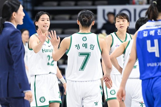 하나은행 선수단. 사진=WKBL 제공
