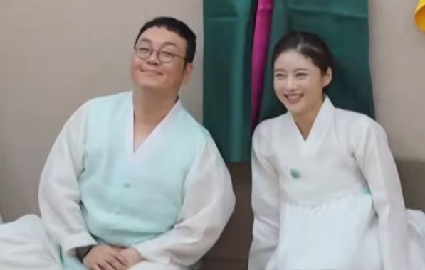 무속인이 된 이건주의 가족이 됐다는 함수현. [사진출처 = 영상 캡처]