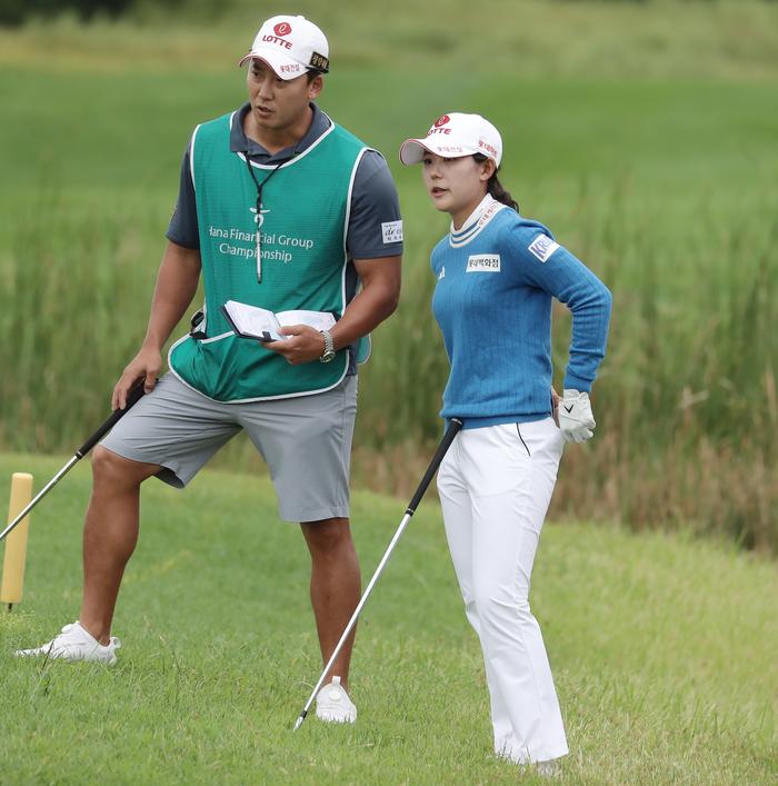KLPGA 투어에서 환상의 호흡을 선보였던 황유민과 박중근 캐디가 LPGA 투어에서도 함께 한다. 윤현준 골프전문사진기자