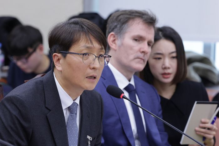 박대준 쿠팡 대표이사가 3일 서울 여의도 국회 정무위원회에서 열린 쿠팡 개인정보 유출 관련 현안질의에서 국회의원들의 질문에 답변하고 있다. [뉴스1]
