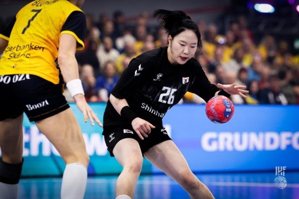 사진 제27회 여자 핸드볼 세계선수권대회 한국과 스웨덴 경기 모습, 사진 제공=국제핸드볼연맹