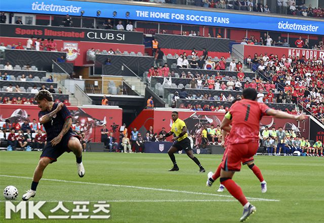 대한민국 대표팀은 지난 9월 미국에서 가진 A매치에서 한인들의 응원을 등에 업고 1승 1무로 선전했다. 사진= MK스포츠 DB