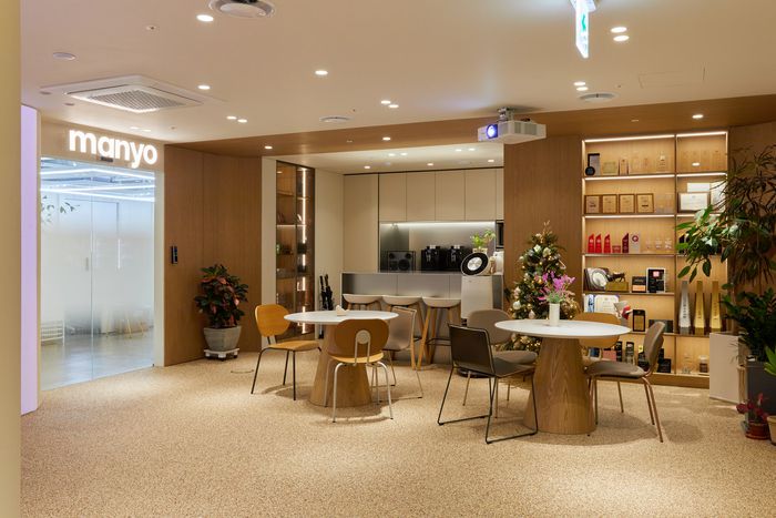 서울 강남구 테헤란로에 위치한 마녀공장의 본사 내부. <마녀공장>