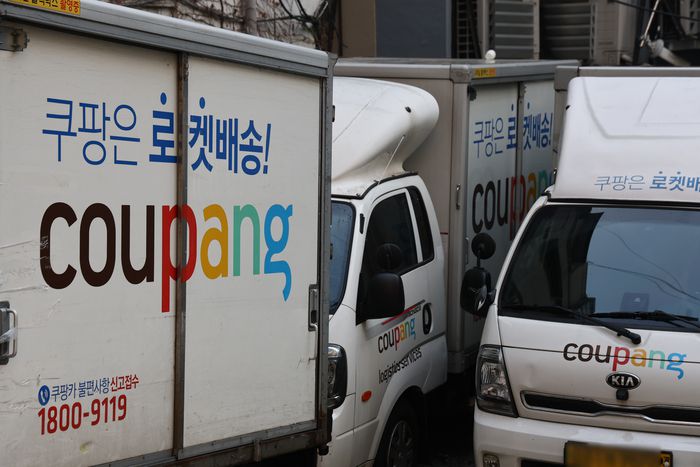7일 서울 시내 쿠팡 배송차량 모습. [연합뉴스]