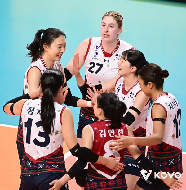 현대건설은 이날 승리로 1위 도로공사를 4점 차로 추격했다. 사진 제공= KOVO