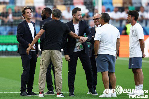 맷 웰스(왼쪽에서 네 번째) 토트넘 코치가 미국으로 향한다. 사진=ⓒAFPBBNews = News1