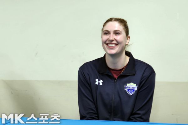 현대건설 아포짓 카리가 인터뷰를 갖고 있다. 사진(장충)= 김재호 기자