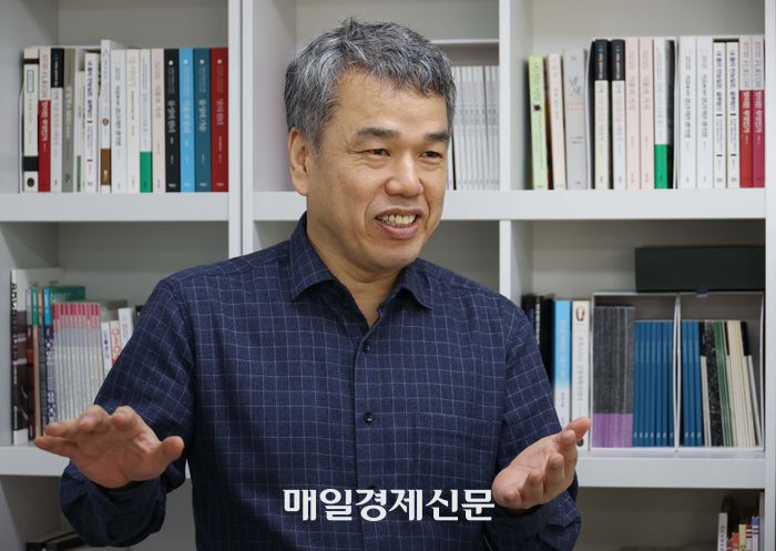 오미시리즈-단맛 출간한 최낙언 식품연구가. [한주형기자]