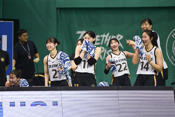 KB스타즈는 이날 선수들의 고른 활약이 돋보였다. 사진 제공= WKBL