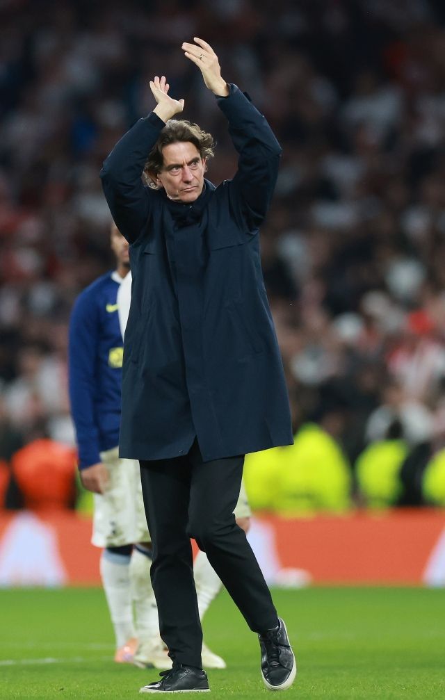 프랑크 감독의 자신감은 대단했다. 그는 “한 가지 확실히 알고 있는 건 내가 분석을 아주 잘한다는 것이다. 무엇이 좋은 모습인지 알고 있고 우리가 어디까지 가야 하는지도 알고 있다”며 “1000% 확신하는 건 올바른 결정을 내리는 핵심 인물이 오랜 기간 자리를 지키지 않으면 어떤 클럽도 성공할 수 없다는 것이다. 나는 그 핵심 인물 중 한 명이 될 수 있다. 그리고 그 자리에 있을 수 있다고 믿고 있다”고 바라봤다. 사진=EPA=연합뉴스