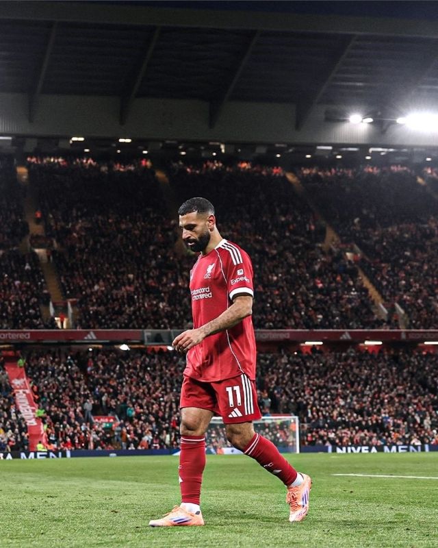 살라와 리버풀, 그리고 아르네 슬롯의 관계가 이와 같이 엉망이 된 상황에서 커티스 존스는 깜짝 소식을 전했다. 살라가 백기 투항한 것이다. 사진=ESPN SNS