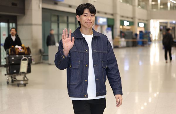 미국프로야구 메이저리그(MLB) 샌디에이고 파드리스와 4년 계약을 맺은 송성문이 23일 인천국제공항을 통해 입국하고 있다. 사진 제공= 연합뉴스