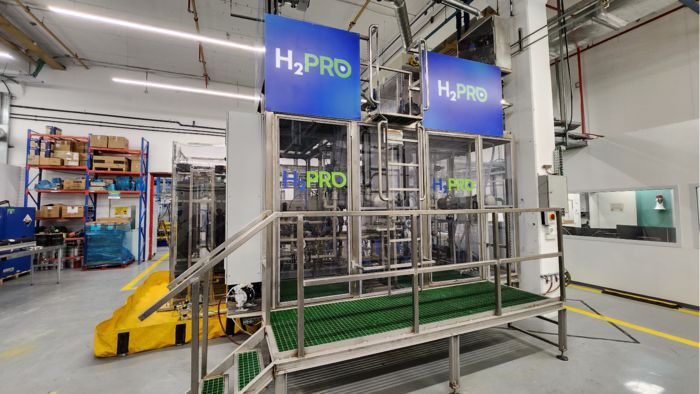 이스라엘 스타트업 H2Pro의 수소 설비 전경. 물을 수소와 산소로 분리하는 독자적 전기분해 방식(E-TAC)을 적용해 탄소 배출 없이 수소를 생산하는 기술을 고도화하고 있다. [김규식 기자]