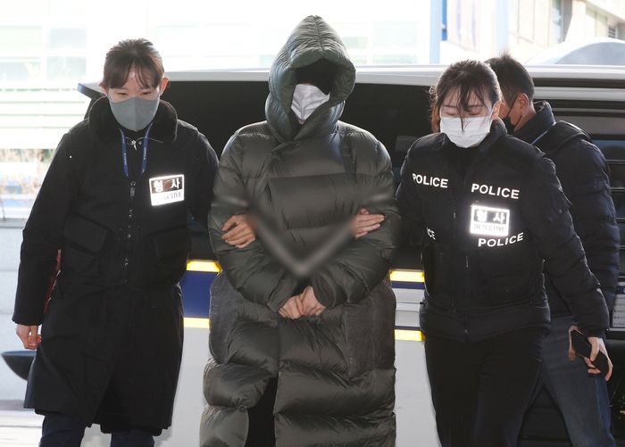 영장실질심사 출석하는 황하나. 사진|연합뉴스